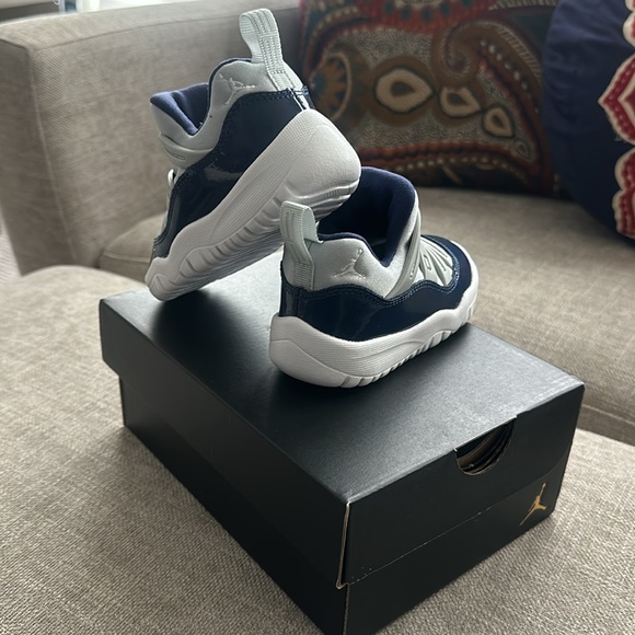 Jordan 11 Retro Little Flex (TD)/Size 7C/Color Grey Mist/White-Midnight Navy - Picture 4 of 8